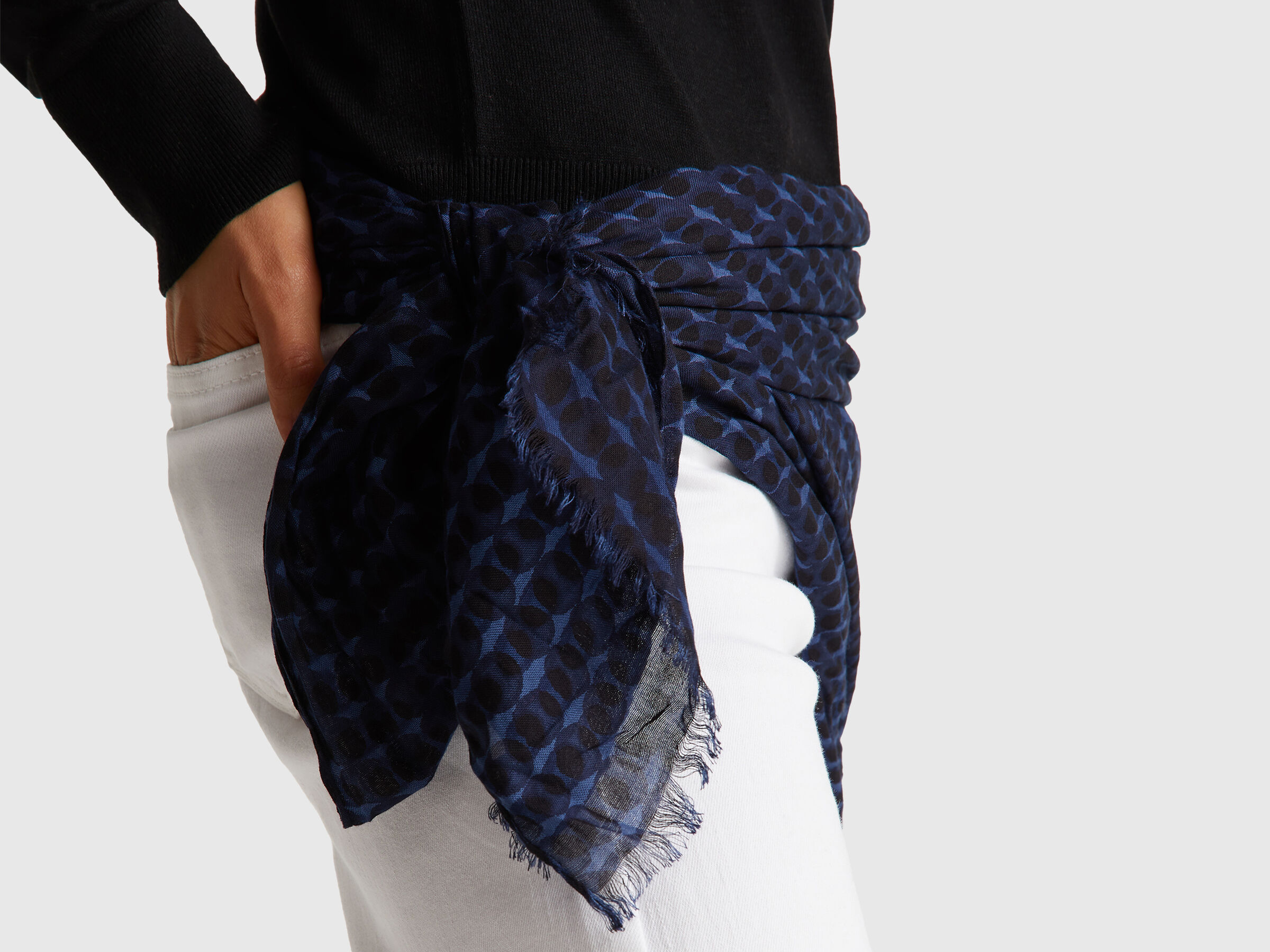 SCARF Women image number 2